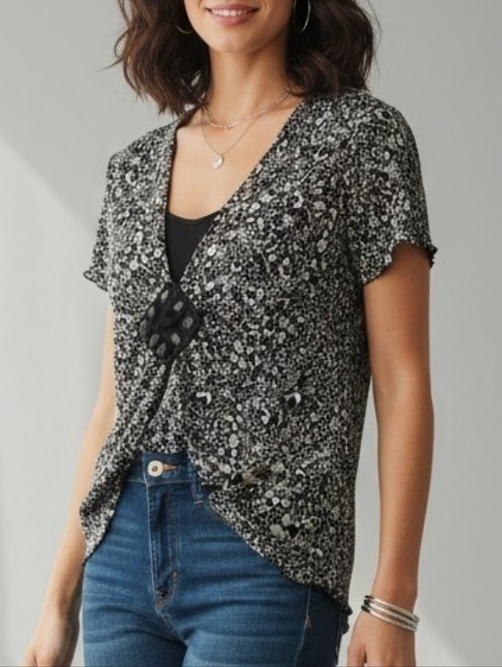 Notations Black and White Floral V-Neck Empire Waist Blouse